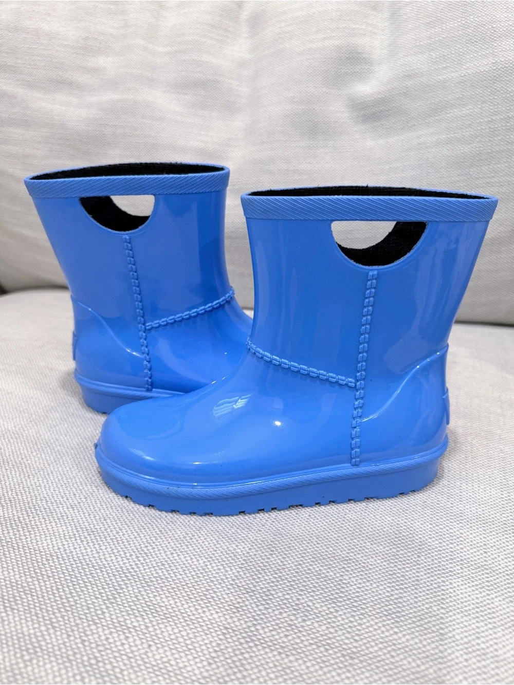 UGG bright blue